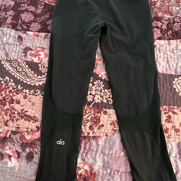 Alo Yoga Crop Pant with Mesh Small - Picture 8 of 11